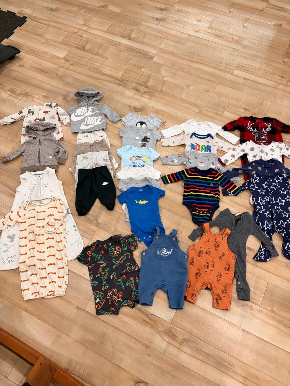 Baby boy lot of 0-3 month clothing